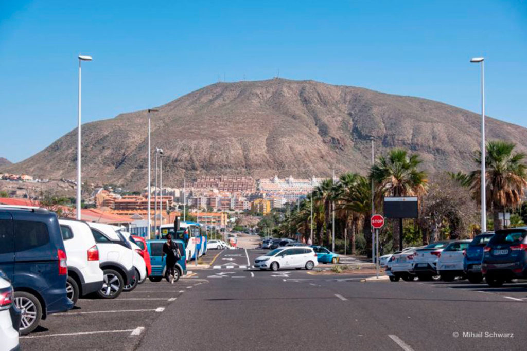 Arona ‘peina’ Los Cristianos en busca de plazas de aparcamiento