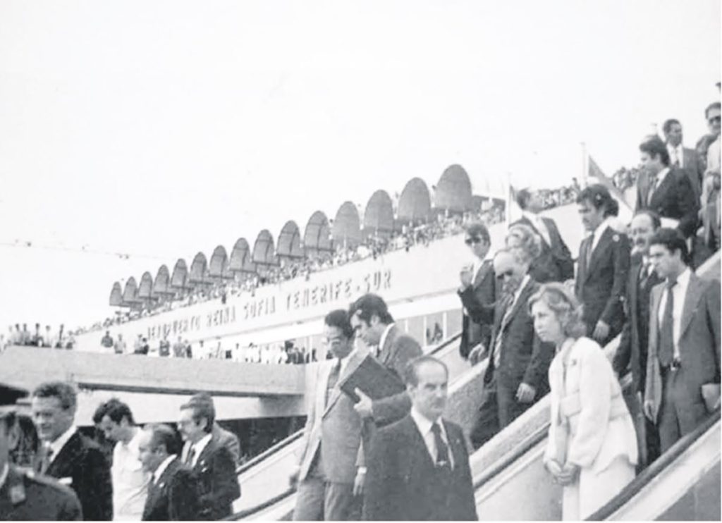El camaleónico aeropuerto que tardó 50 años en mudar a su piel