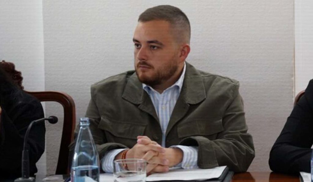 La Justicia obliga a Arona a readmitir a una trabajadora despedida por el concejal de Vox Naím Yánez tras anunciar su embarazo