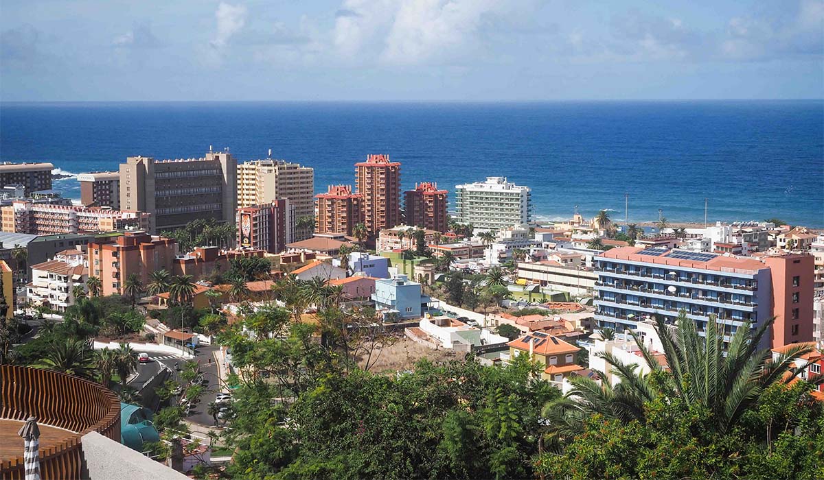 La Policía evita que un hombre salte desde la décima planta de un hotel en Tenerife