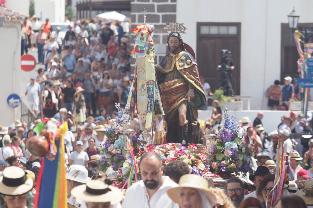 La Villa y Puerto de Garachico renueva su fe a San Roque bajo un sol imprevisto y mucho calor