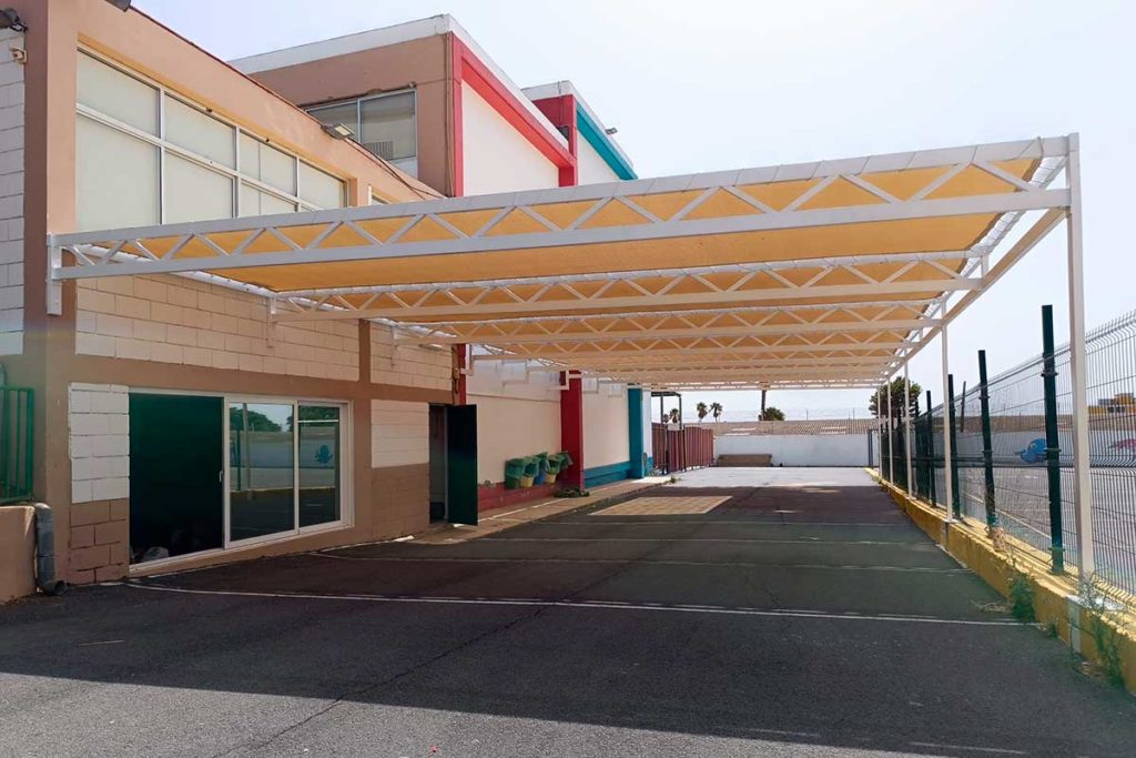Sombras contra el calor y nuevas rampas: así cambian los colegios de La Laguna este verano
