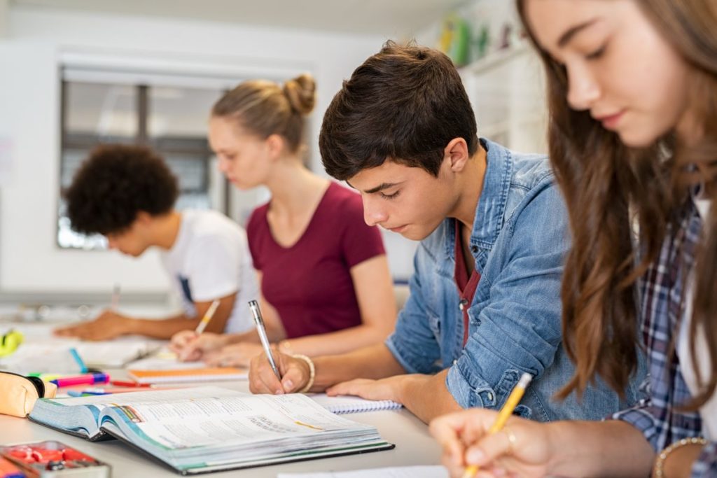 Ayudas de hasta 900 euros para estudiantes del sur de Tenerife: quién puede pedirlas y cuál es el plazo
