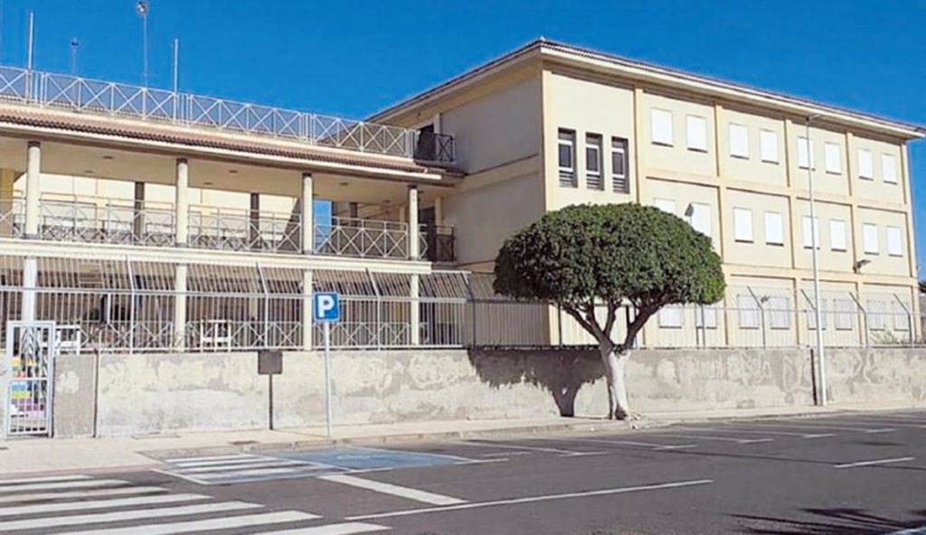 El PSOE denuncia el bloqueo a la sanción de limpieza en colegios de Arona