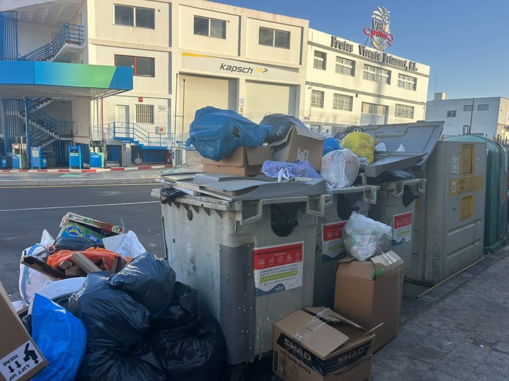 &ldquo;Tenemos los contenedores a rebosar&rdquo;: las quejas de unos vecinos de Santa Cruz de Tenerife