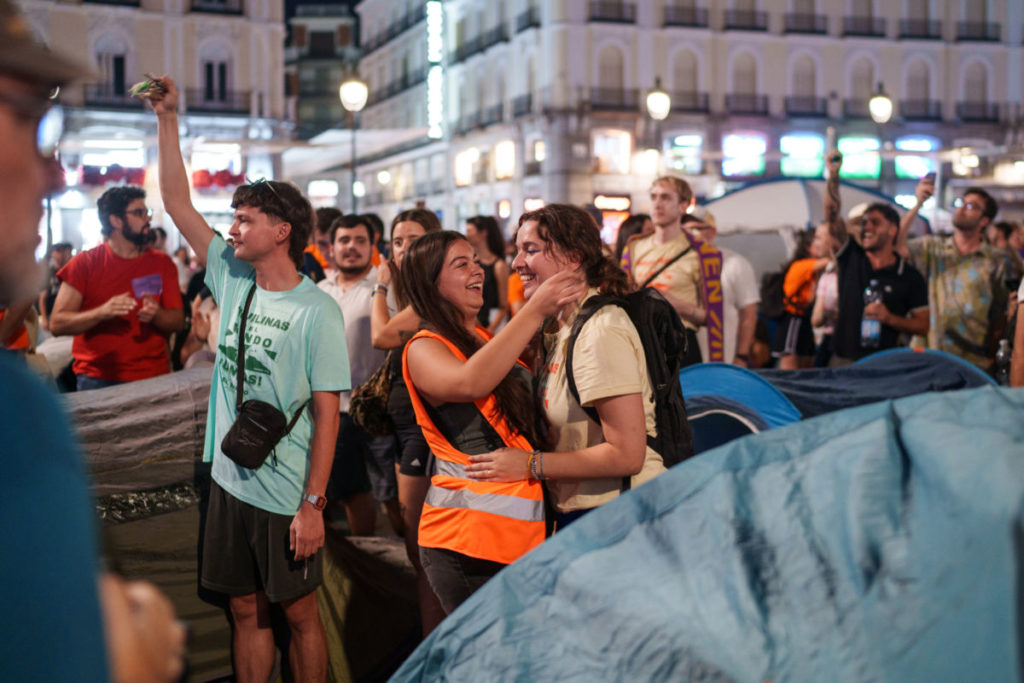 Acampan en la Puerta del Sol tras la manifestaci&oacute;n por el desahucio de Maricarmen