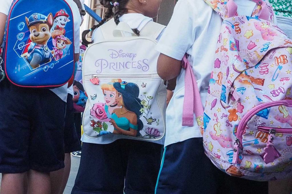 Ventiladores en la mochila y sin fuentes de agua: las familias de un colegio de Tenerife dicen "basta" al calor en las aulas