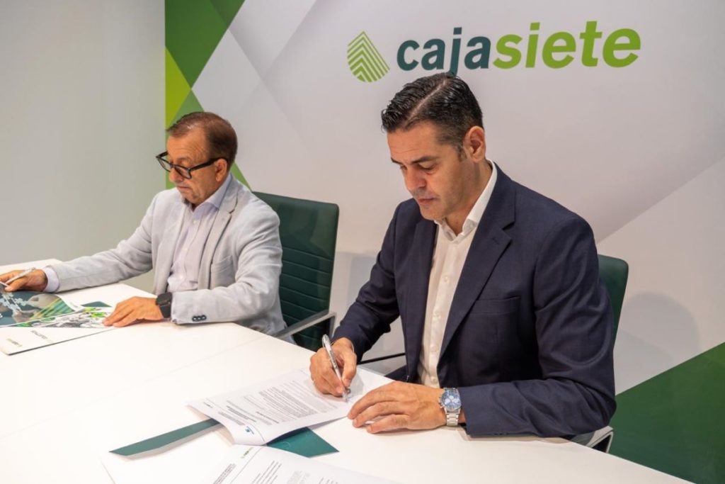 Cajasiete y Mercatenerife renuevan su convenio de colaboración
