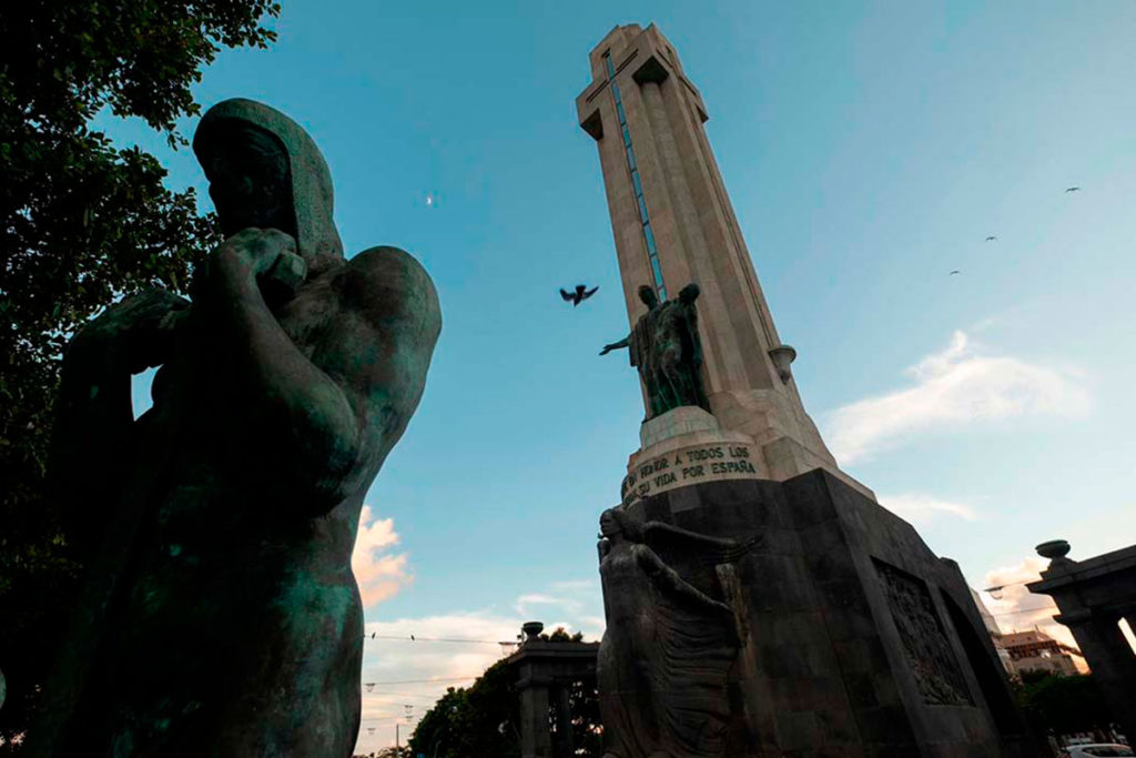Monumento a Los Caídos, en la plaza de España de Santa Cruz de Tenerife