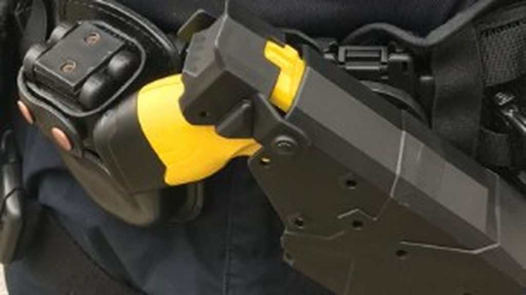 Pistolas eléctricas y cámaras de grabación para la Policía Local de Santa Cruz de Tenerife
