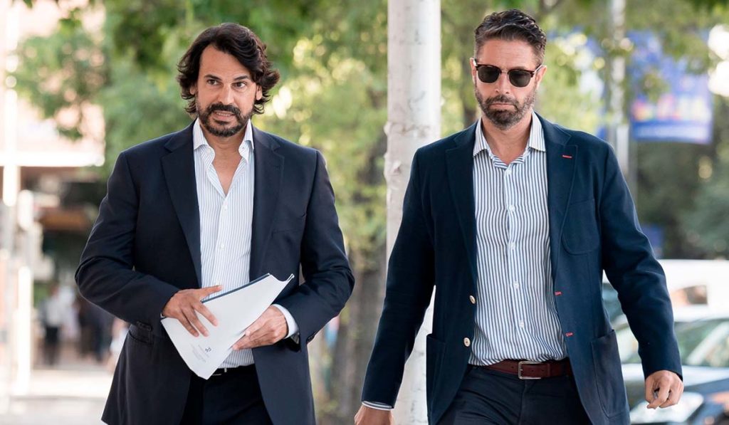 Un directivo de Quir&oacute;n, imputado por el presunto soborno de la pareja de Ayuso