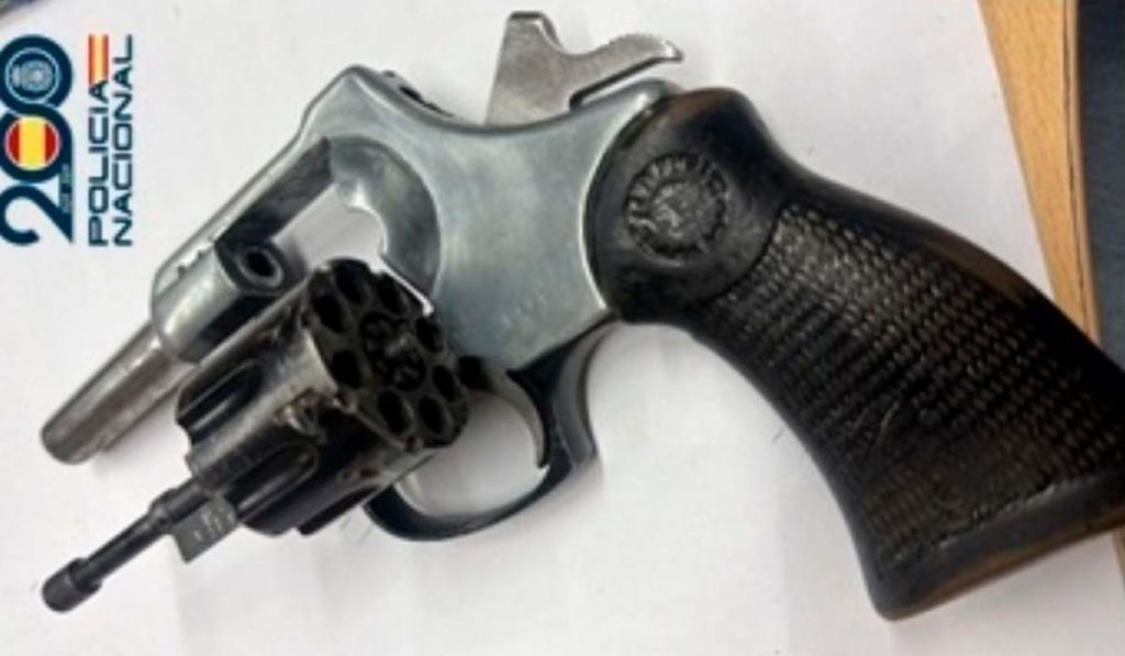 Detenido en Canarias con un revólver robado y modificado para volver a disparar