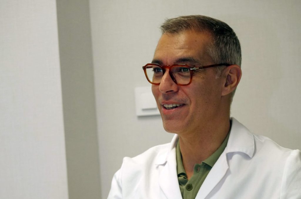 José Antonio Pérez, ginecólogo: "Los primeros síntomas de la menopausia pueden aparecer años antes de la última regla"