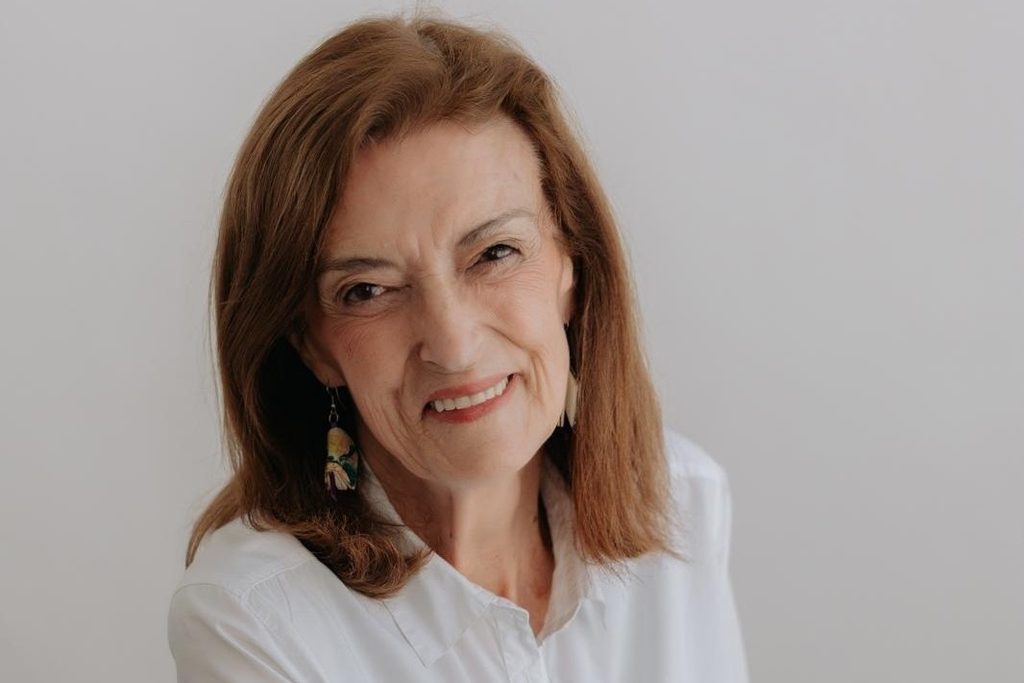 Lola Suárez recibe el reconocimiento por el Día de las Escritoras 2026