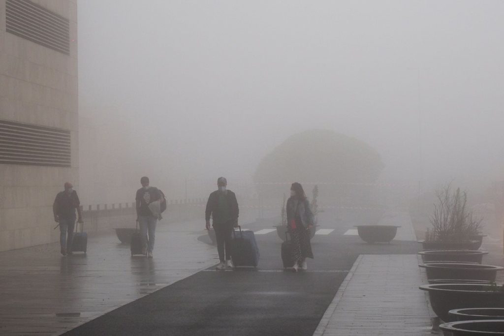 Desv&iacute;os en el aeropuerto Tenerife Norte debido a la espesa niebla