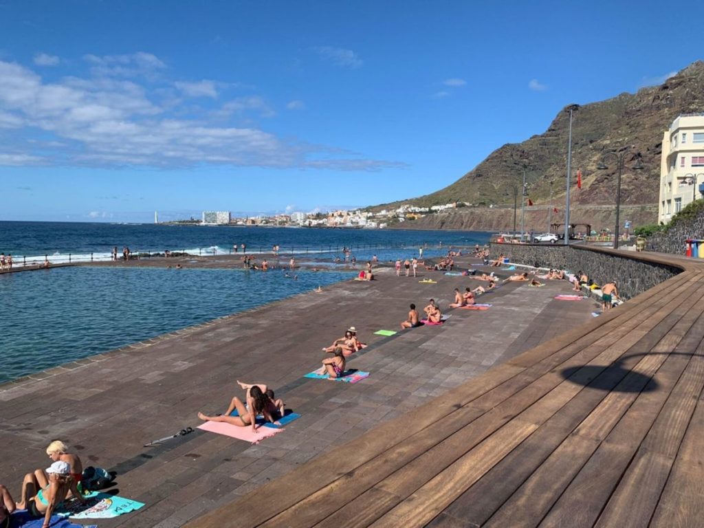 Confirmado: La Laguna proh&iacute;be fumar en las playas y piscinas p&uacute;blicas
