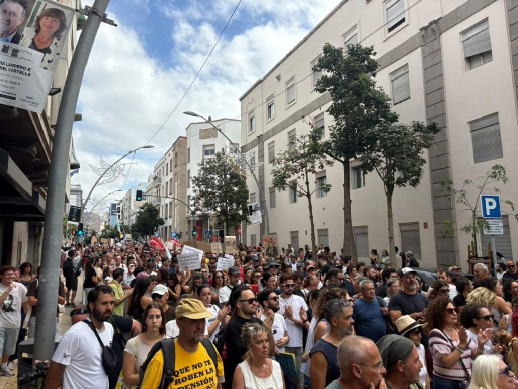 Protesta por la vivienda en Tenerife: los manifestantes hacen sonar sus llaves