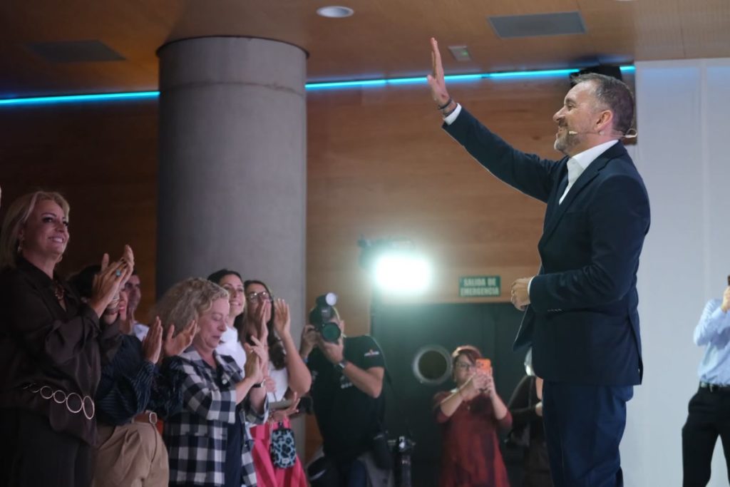 Berm&uacute;dez aspira a revalidar la Alcald&iacute;a de Santa Cruz tras 13 a&ntilde;os de mandato