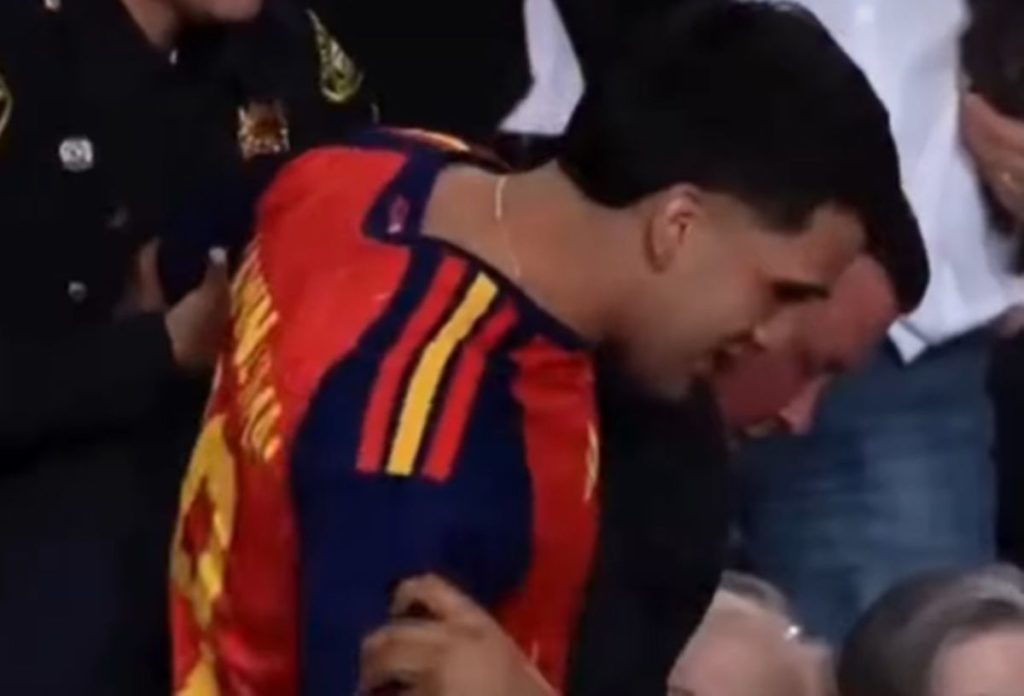 Una camiseta de Espa&ntilde;a se cuela en las protestas de un mitin de Trump: &ldquo;Gente de muy mal aspecto&rdquo;
