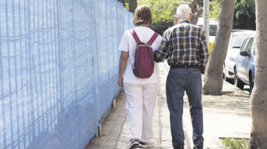 Bienestar busca aliados para dar respuesta a 12.000 canarios que esperan la ayuda de dependencia
