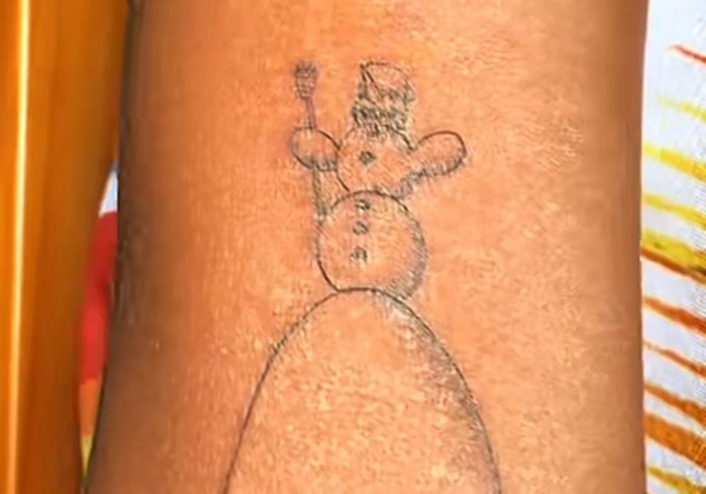 Se tat&uacute;a el famoso Mu&ntilde;eco de Nieve de Tenerife: &ldquo;No es tan feo; tiene su encanto&rdquo;