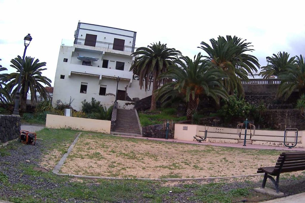 Vecinos del Litoral de San Juan de La Rambla reivindican un parque infantil &ldquo;digno y seguro&rdquo;